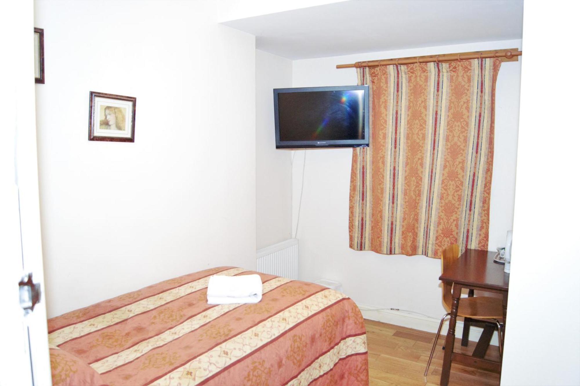 The Dharma Lodge Enfield Bagian luar foto