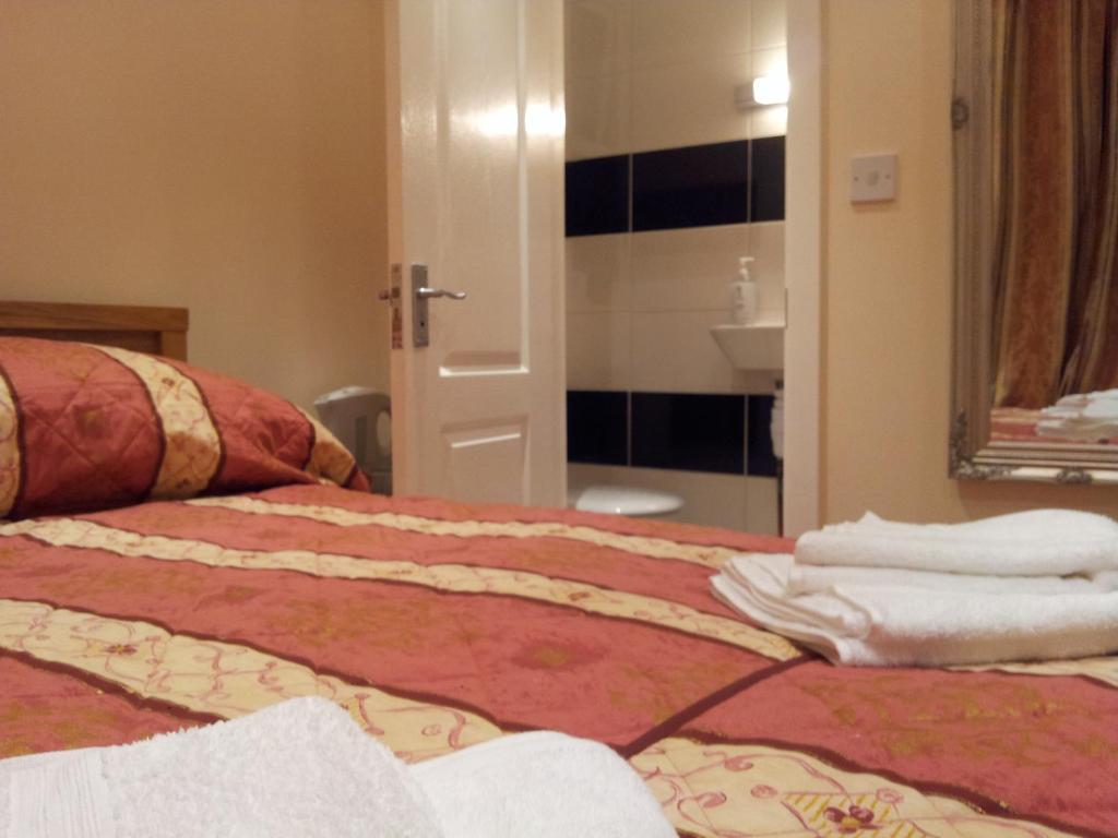 The Dharma Lodge Enfield Ruang foto