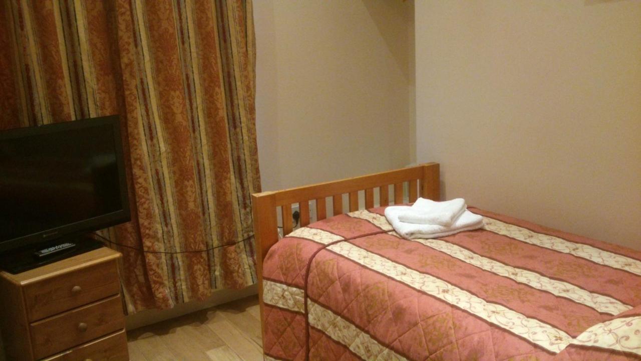 The Dharma Lodge Enfield Bagian luar foto